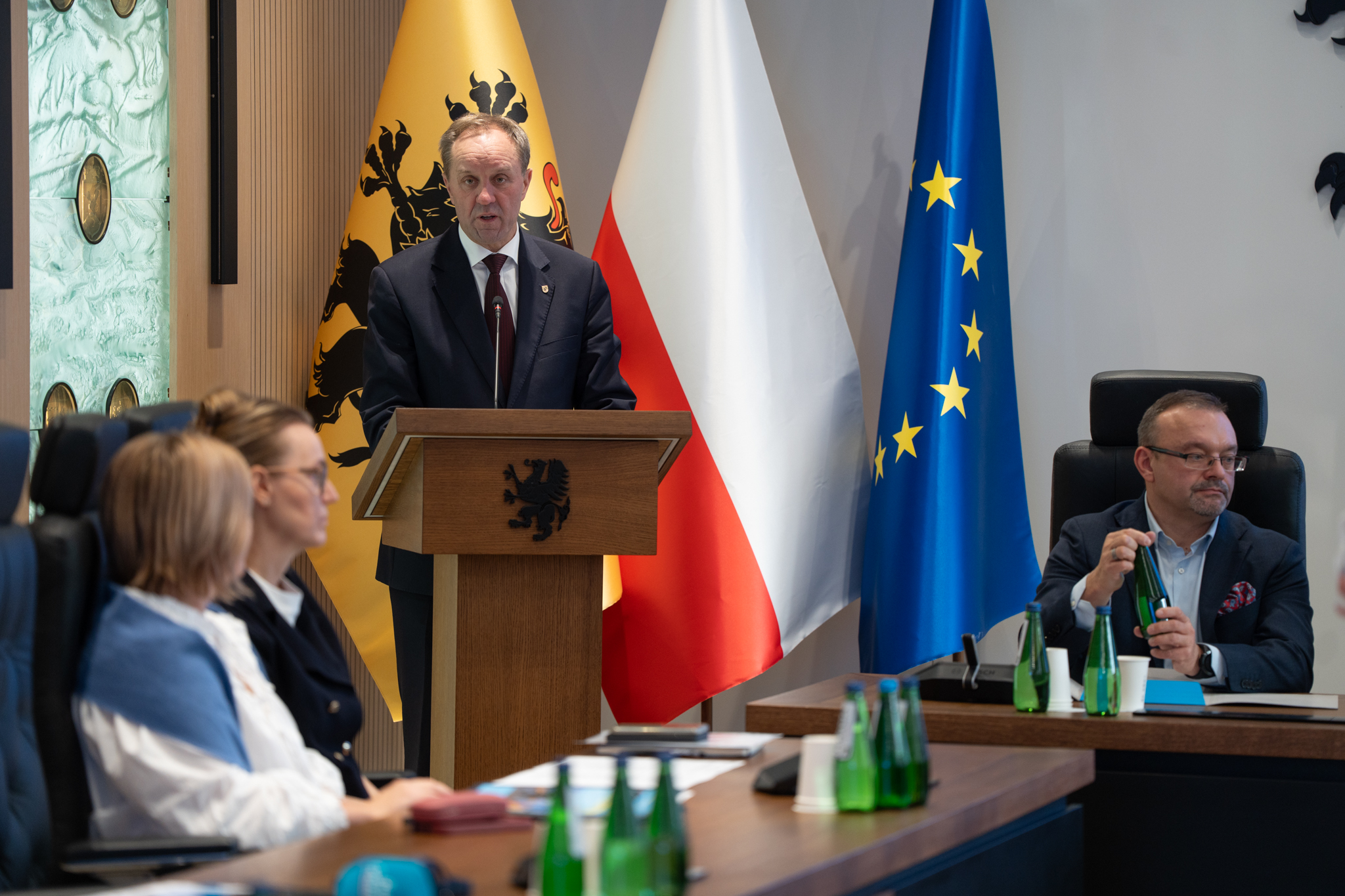 Marszałek Mieczysław Struk przy mównicy