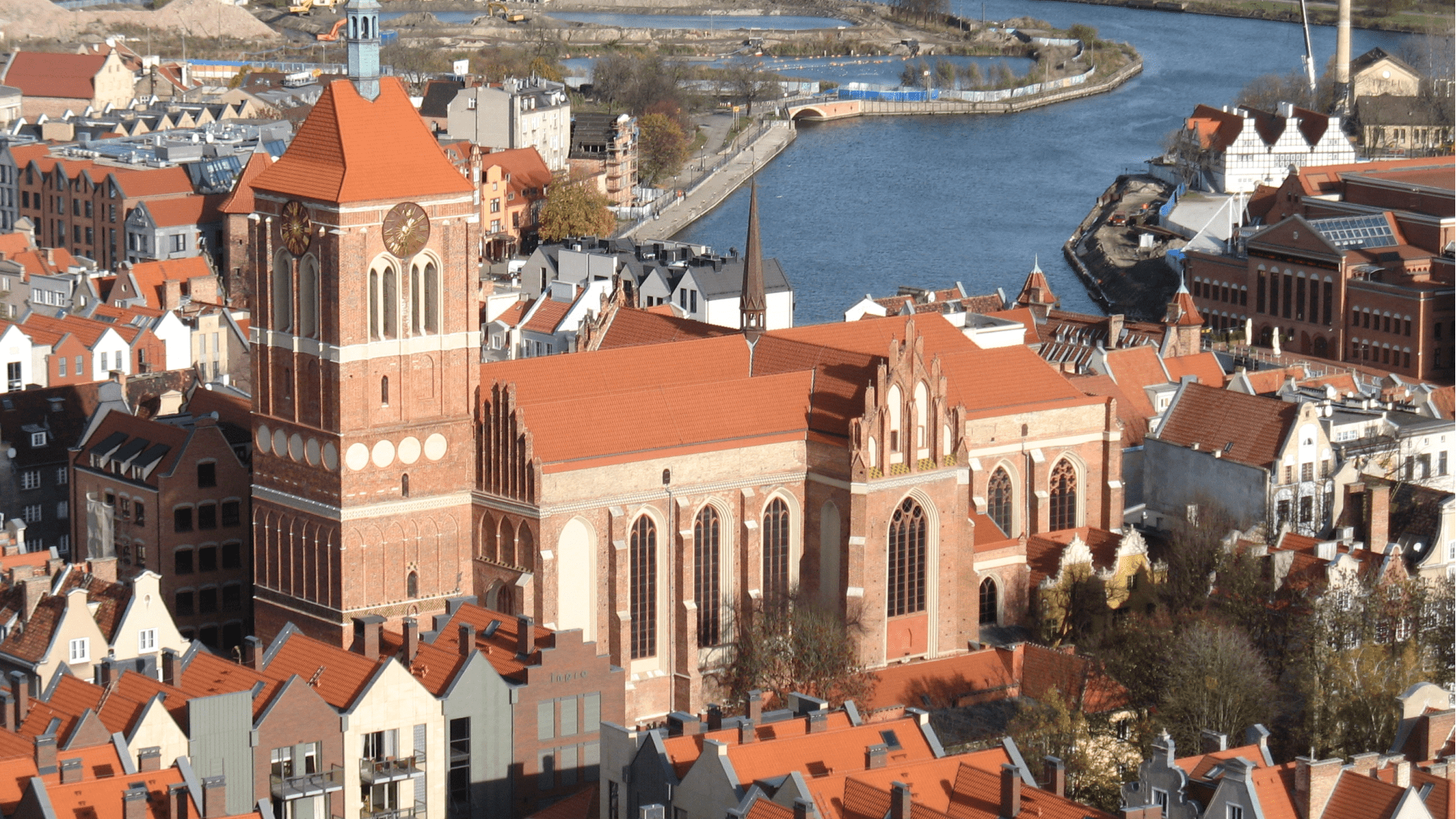 widok z lotu ptaka na kościół św. Jana w Gdańsku