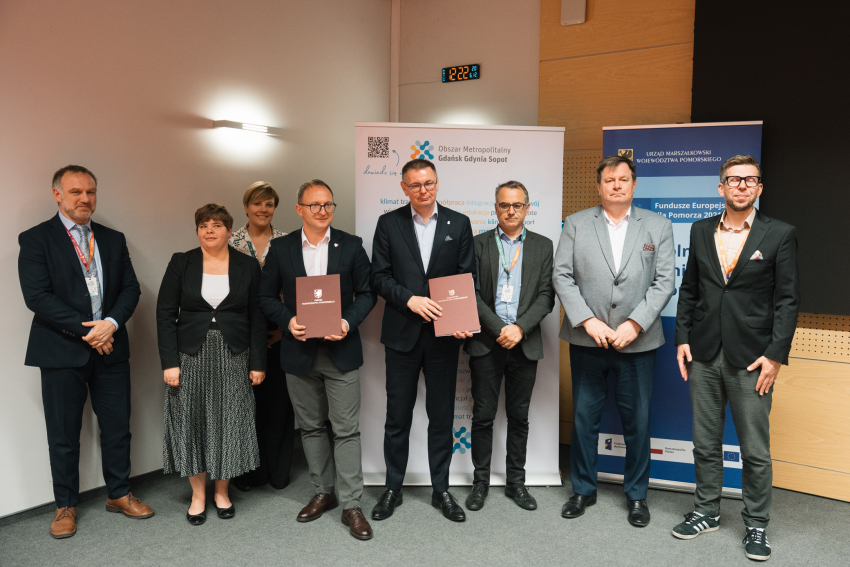 Zdjęcie: Łukasz Tokarczyk/Pomorskie.eu Zdjęcie przedstawia ośmiu uczestników wydarzenia.