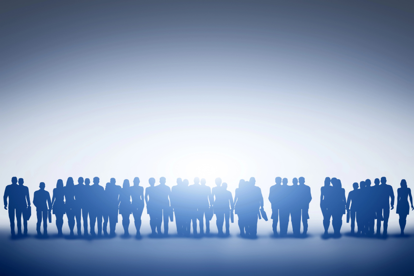 Widok cieni wielu ludzi