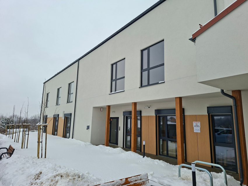 Budynek "Radosnej Przystani" w Sierakowicach