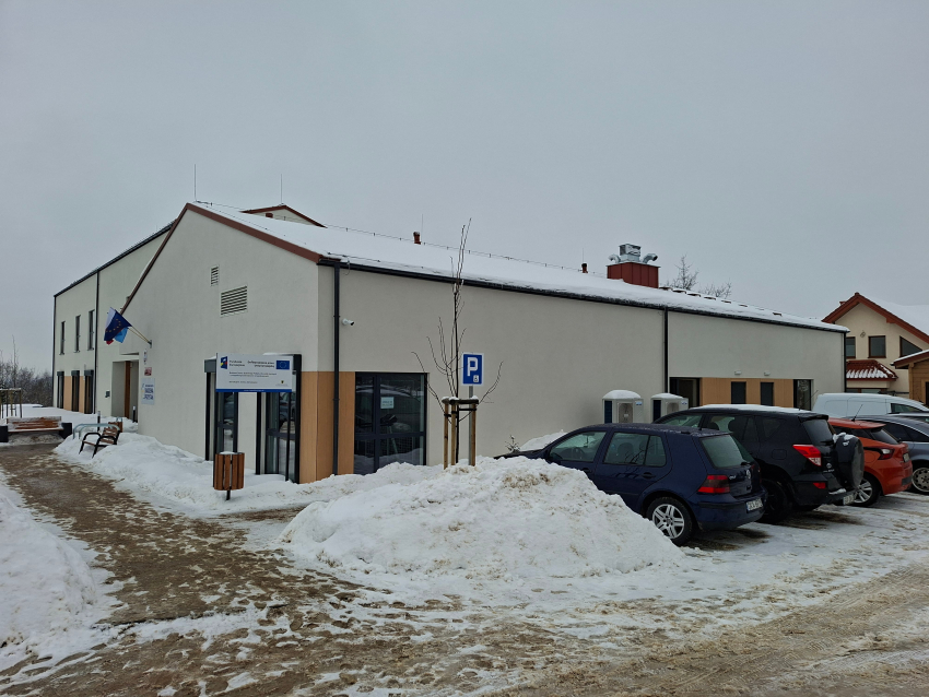 Budynek "Radosnej Przystani" w Sierakowicach