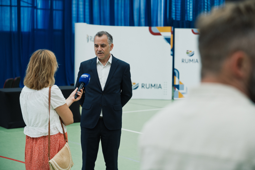 Jan Szymański - dyrektor Departamentu Programów Regionalnych udziela wywiadu dla TVP Gdańsk