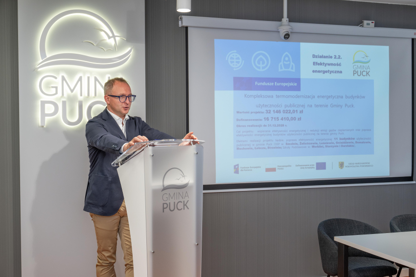 wicemarszałek Marcin Skwierawski przemawia z mównicy