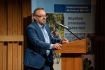 osoba występująca na mównicy
