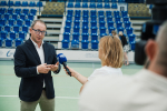 wicemarszałek województwa pomorskiego Marcin Skwierawski udziela wywiadu dla TVP Gdańsk