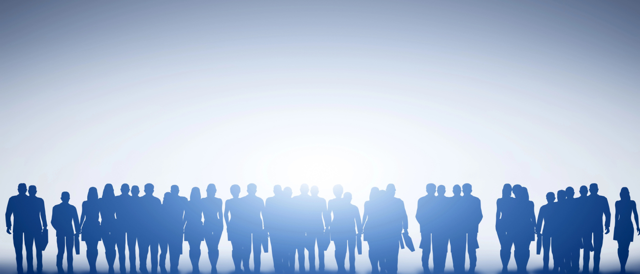 Widok cieni wielu ludzi